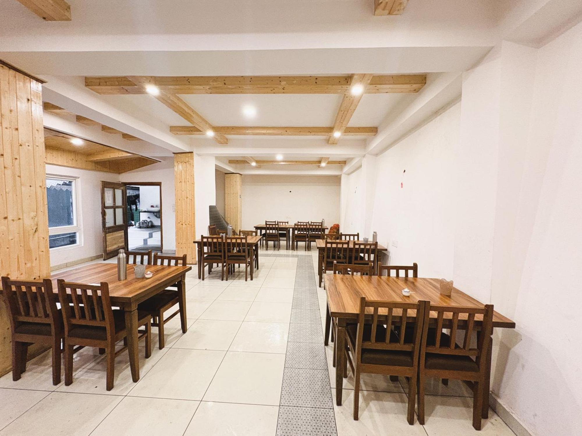 Hotel Kings Palace Гангток Экстерьер фото